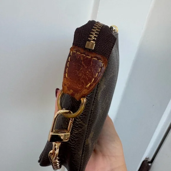 Louis Vuitton Pochette Accessoires – Monogram canvas, Authentic with COA - Picture 6 of 12